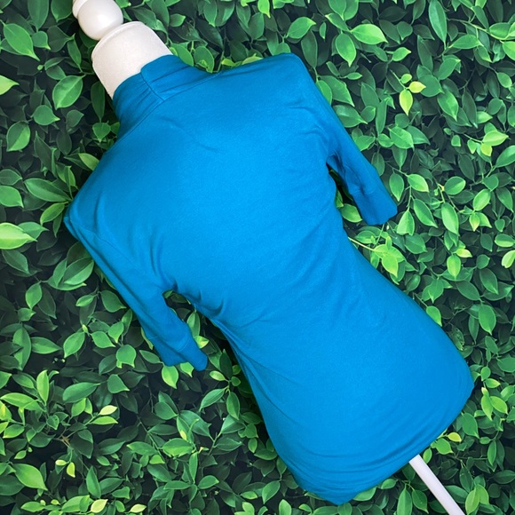 BLUE EXPRESS V-NECK TOP · SIZE S - Picture 4 of 6